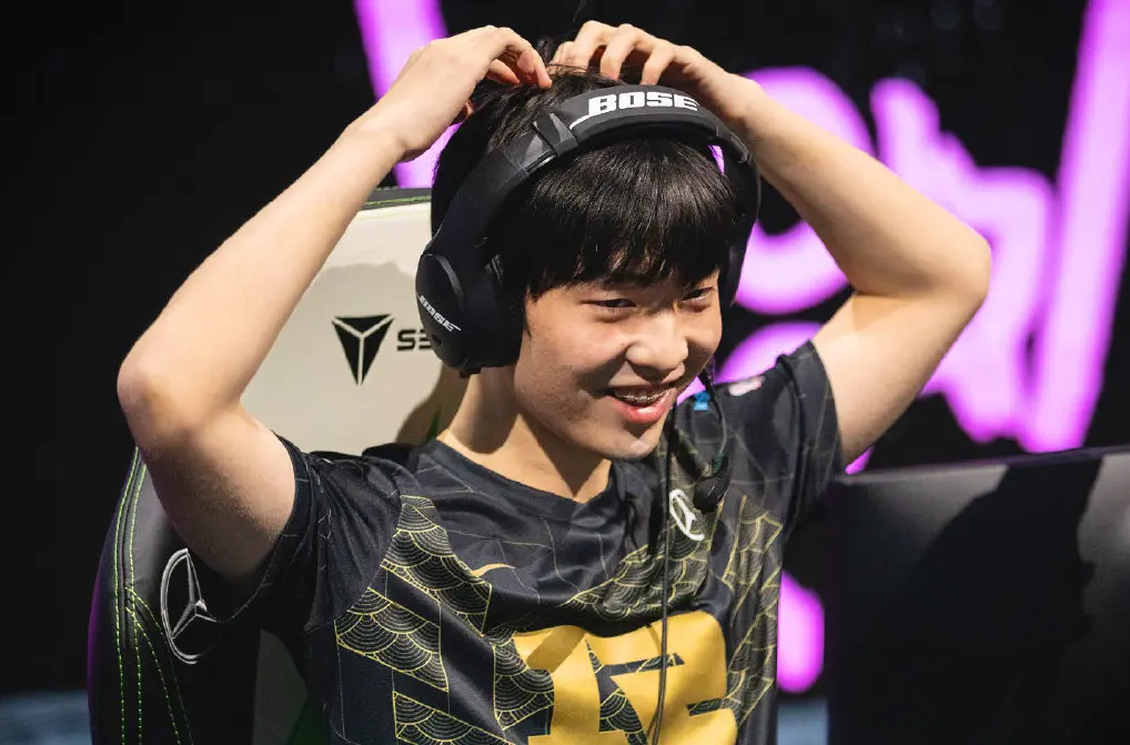 开云体育官网-G2力克RNG，Crisp打出惊人五杀顶尖较量2025世界赛，强势挺进下一轮的简单介绍