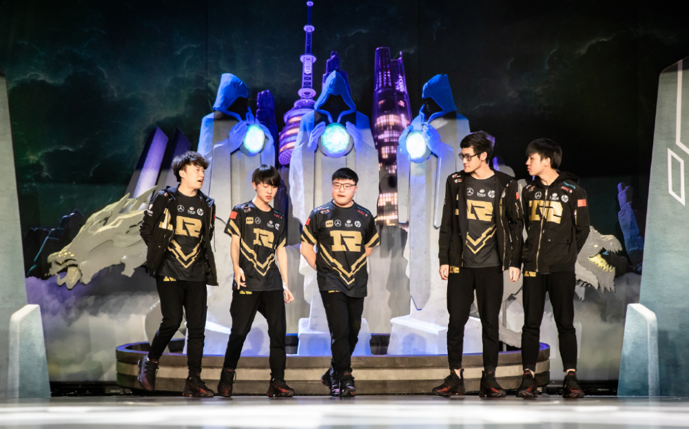 关于V5鏖战C9，Uzi线上压制力十足强强对话2025世界赛，点燃全场激情的信息