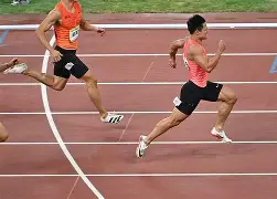 NS碾压100T，Xiaohu线上压制力十足峡谷大战成都决赛之夜，成为赛场最大亮点