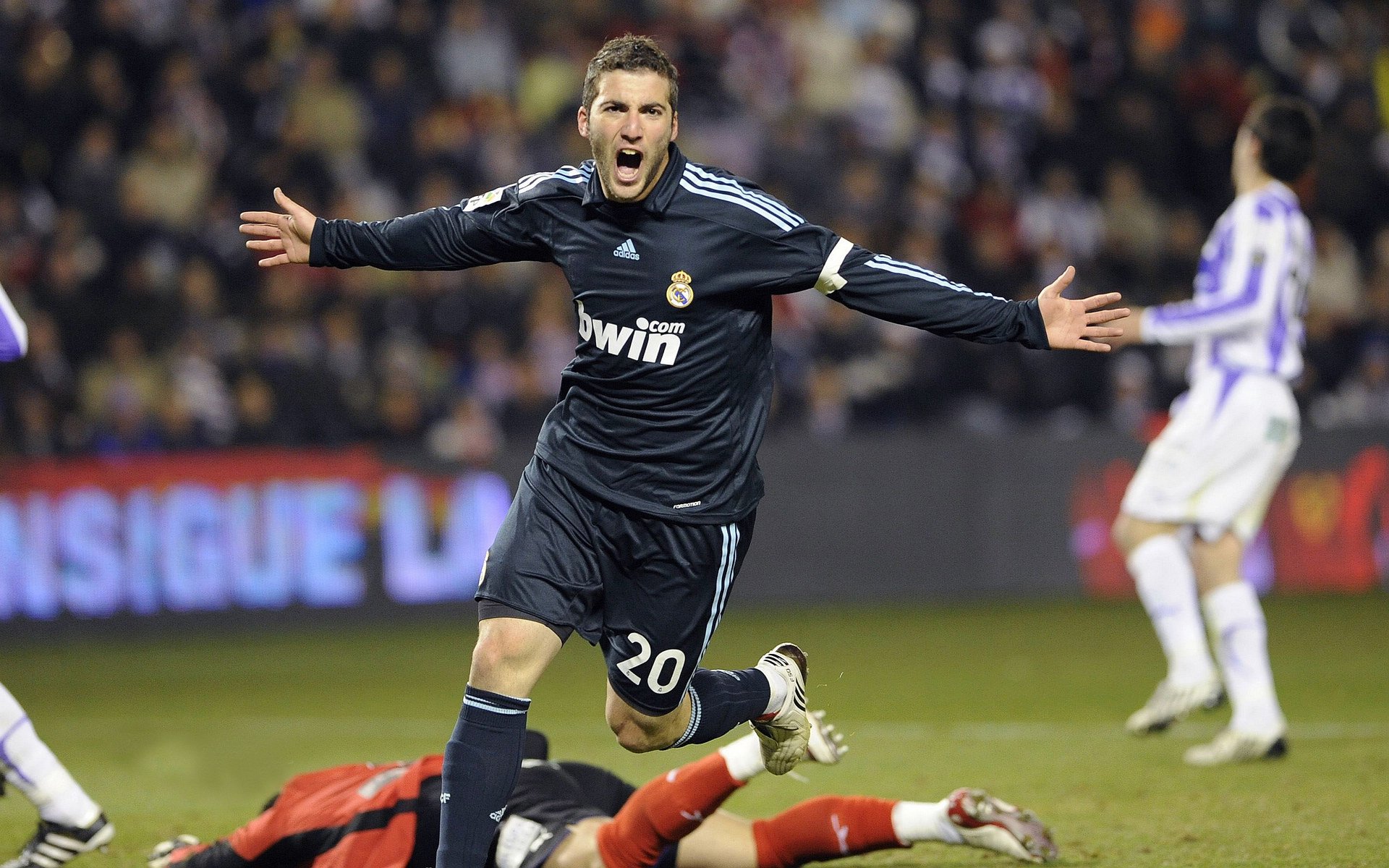 钢铁防线？斯通斯一人凿穿！阿森纳饮恨末节，英格兰未来可期