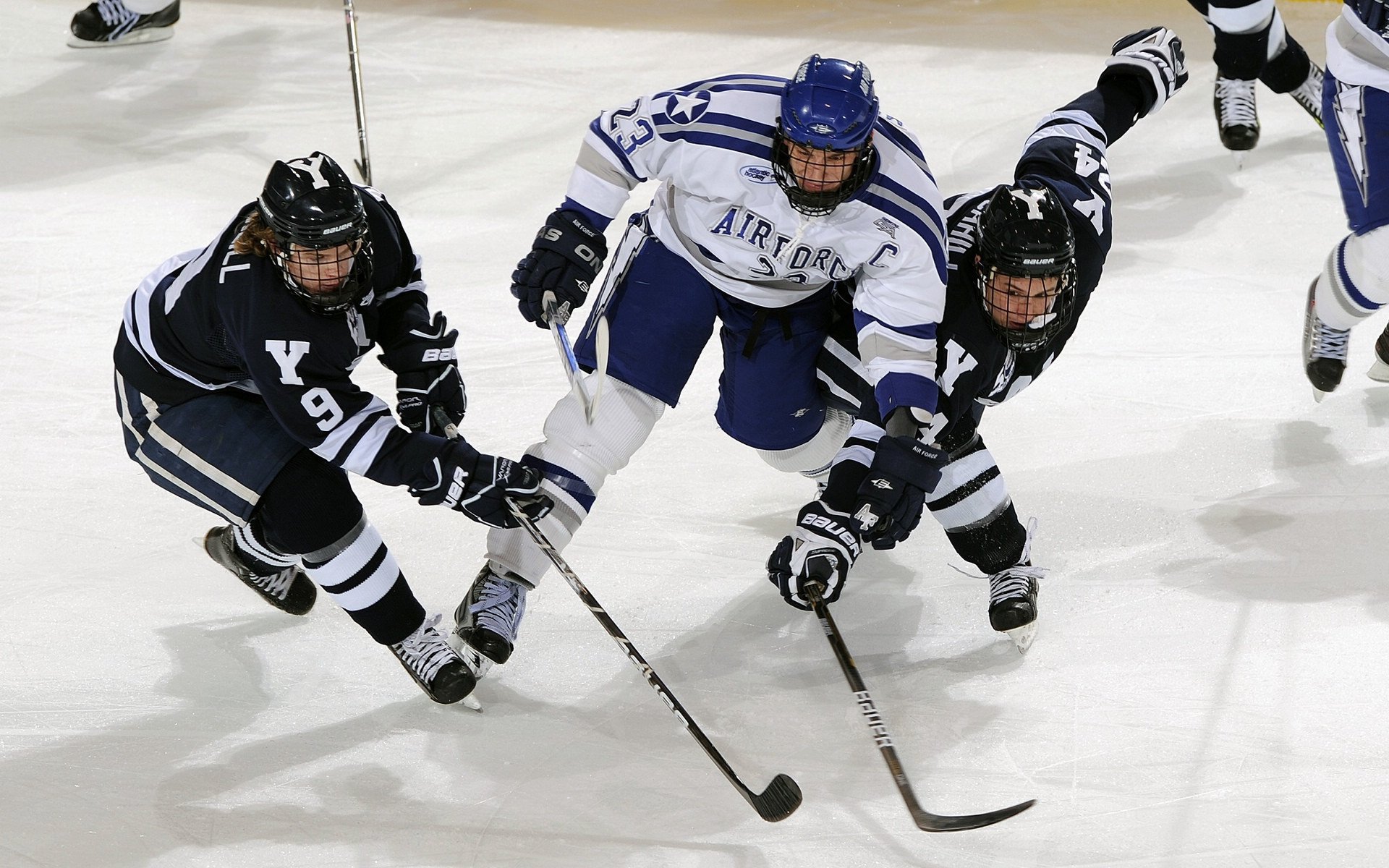 一夫当关！欧冠淘汰赛之夜，卡瓦哈尔如何用教科书般的防守锁死对手